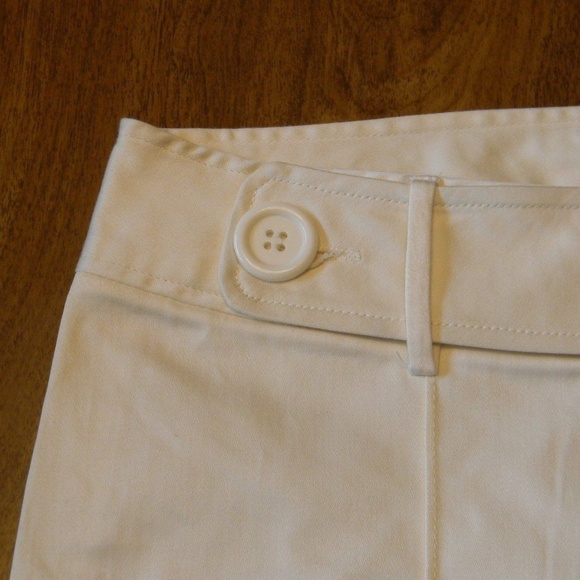 Vertigo Paris 6 Off White Ivory Dress Shorts NWT - Picture 2 of 4